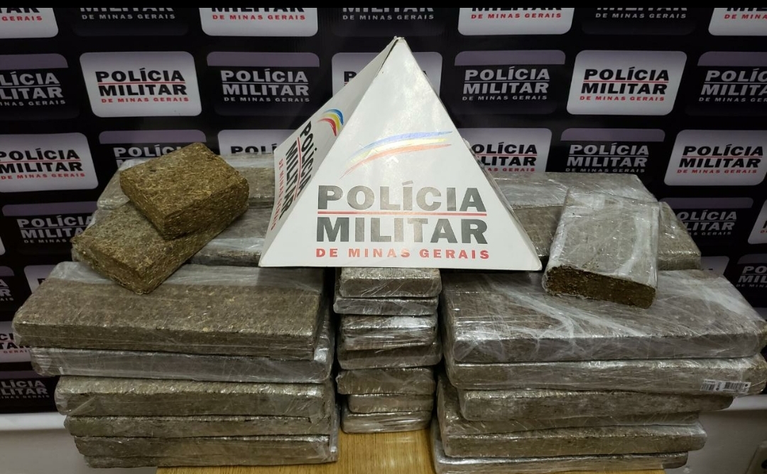 Homem é preso com 40 Kg de maconha em Varginha: suspeito guardava droga na casa da irmã