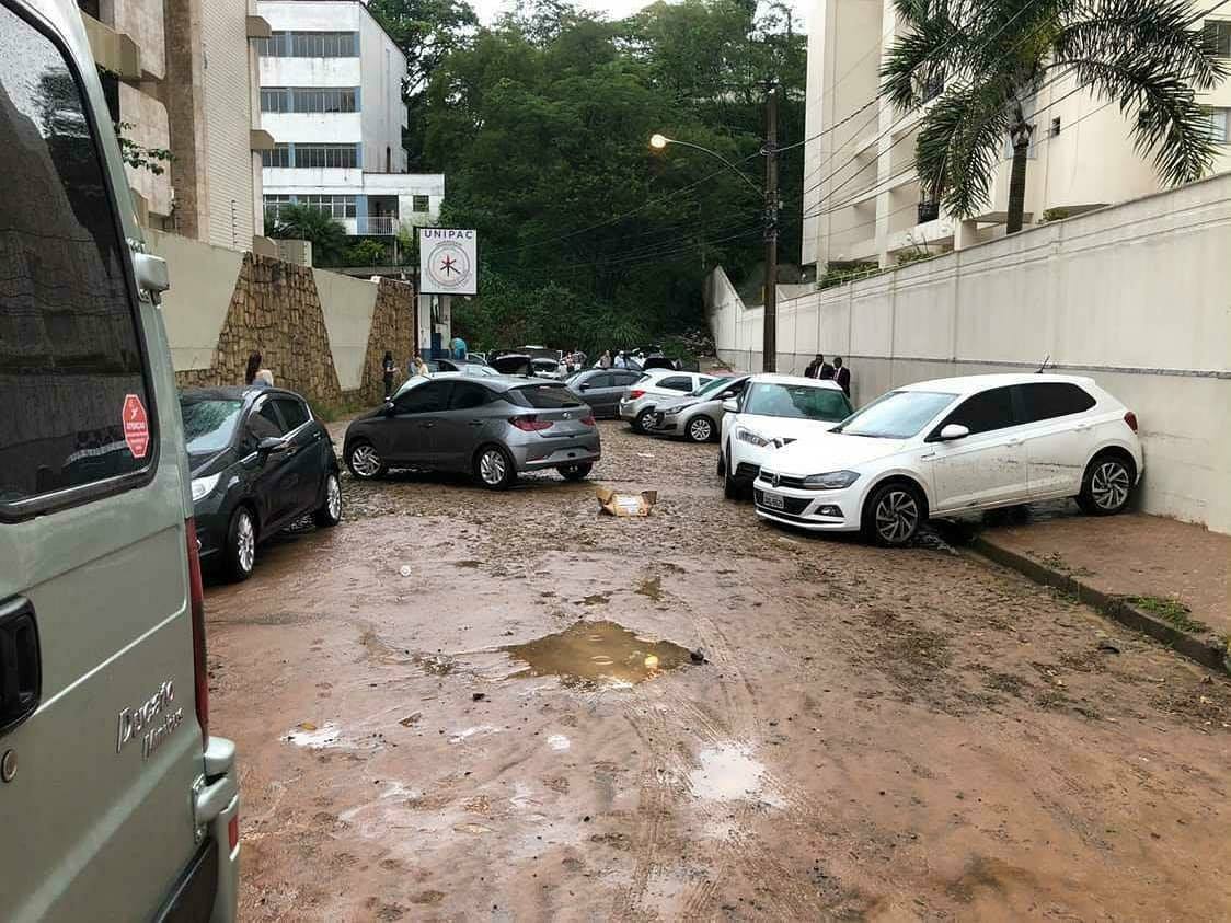 Juiz de Fora: temporal causa alagamentos e inundações em vários pontos da cidade.