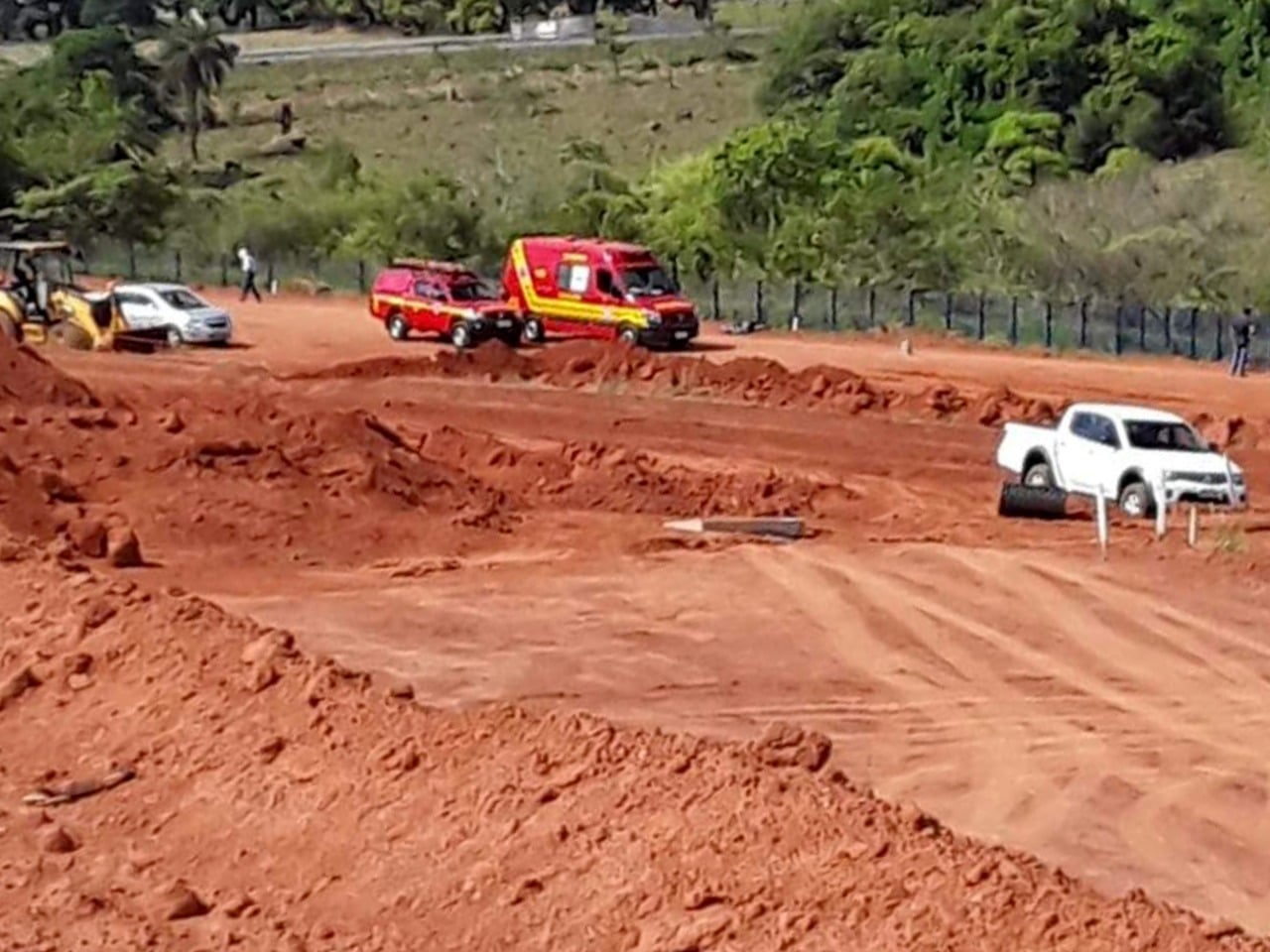 Homem morre soterrado em obra de hospital em Passos