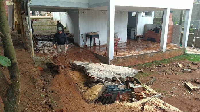 Chuva causa transtornos no fim de semana em cidades do Sul de Minas. Um hotel foi alagado em Três Pontas