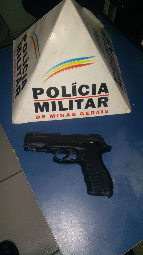 Poços de Caldas: homem é detido com arma depois de discussão no trânsito