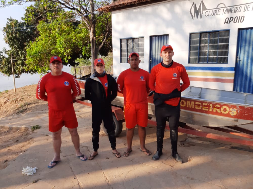 Norte de Minas: Bombeiros resgatam corpo de homem que morreu afogado no Rio São Francisco.