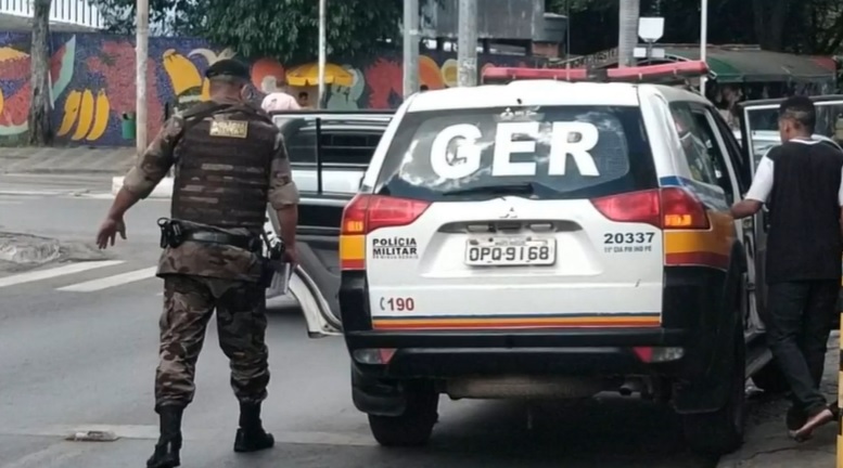 Homem é detido após se passar por policial militar e cometer roubo em escada de shopping popular em Montes Claros