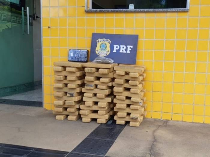 Leopoldina: 50 Kg de maconha e 1 Kg de cocaína apreendidos na BR-116