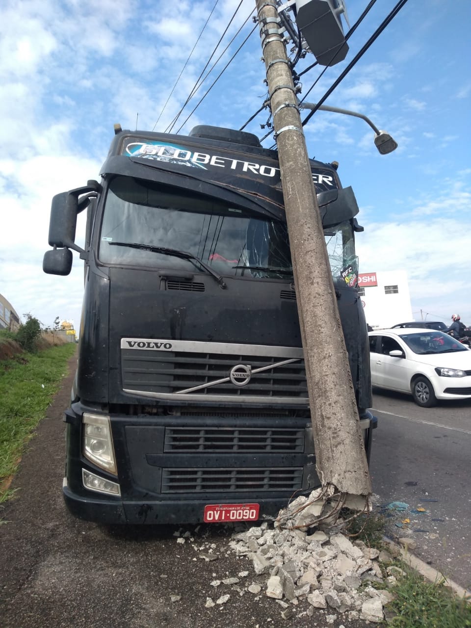 Acidentes em avenida causam transtorno para motoristas em Varginha