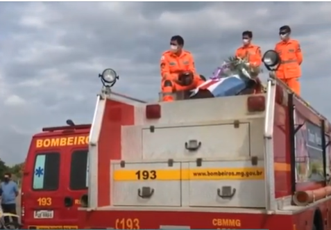 Cortejo pelas ruas de Lavras homenageia piloto de rally morto em acidente