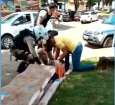 Morre mulher esfaqueada pelo companheiro em praça de Machado