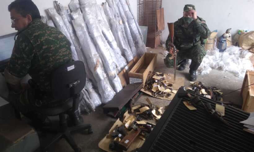 Polícia apreende quase 200 armas em fazenda em Guaranésia no Sul de Minas