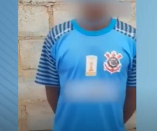 Adolescente pede desculpas por subir em viatura da PM