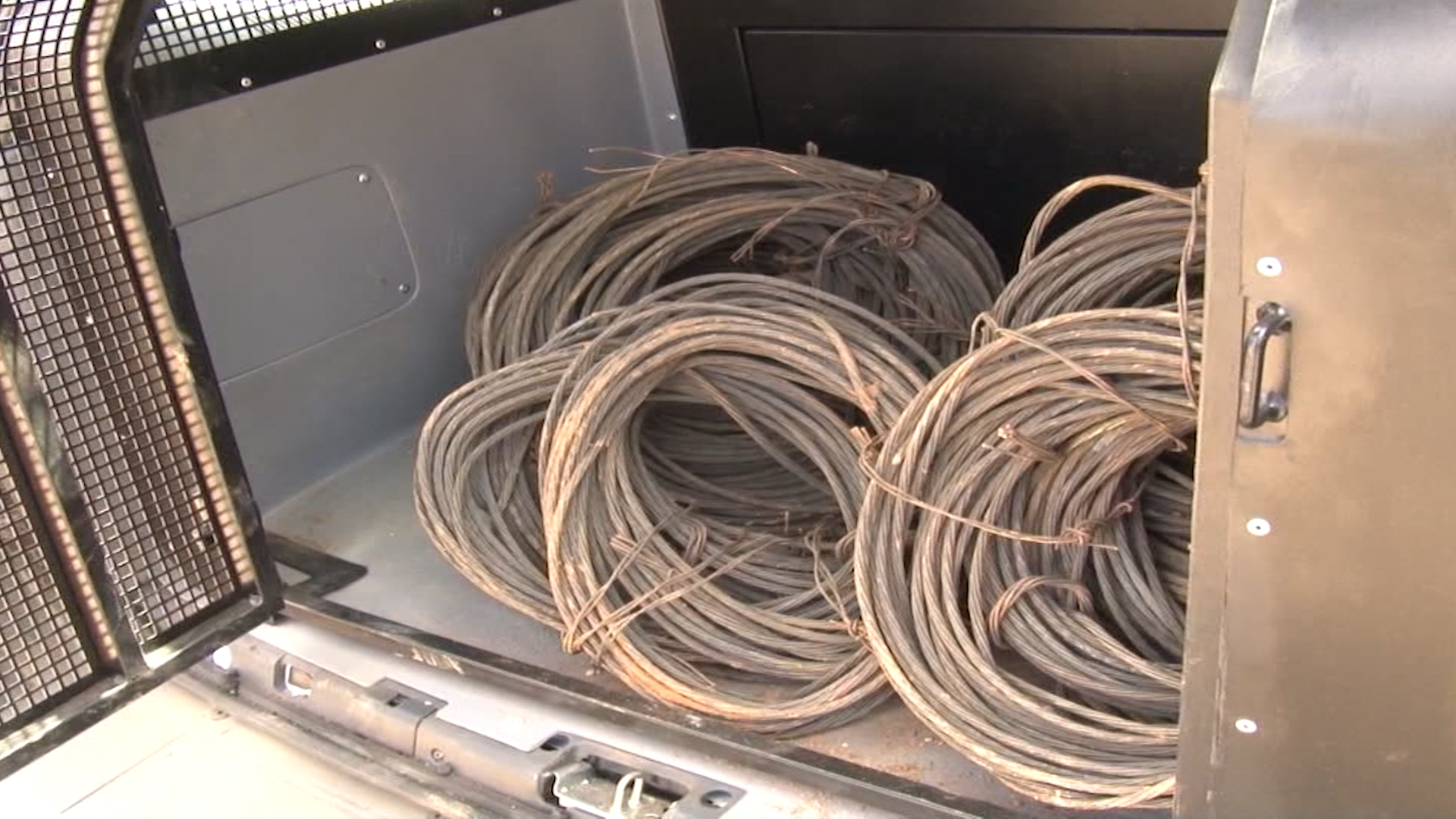 Crime: rapazes furtam fio de cobre e são detidos