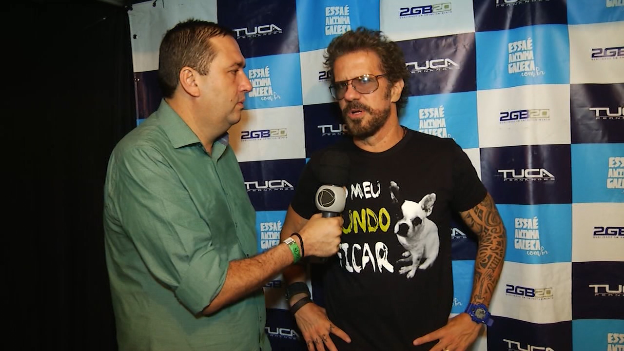 É Carnaval: Tuca Fernandes no “Hard Roça”