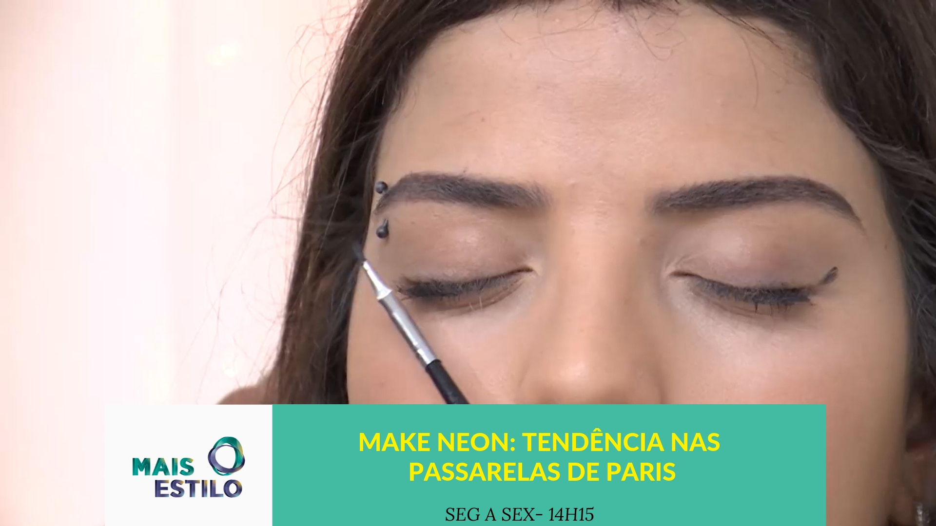 Make neon: tendência nas passarelas de Paris
