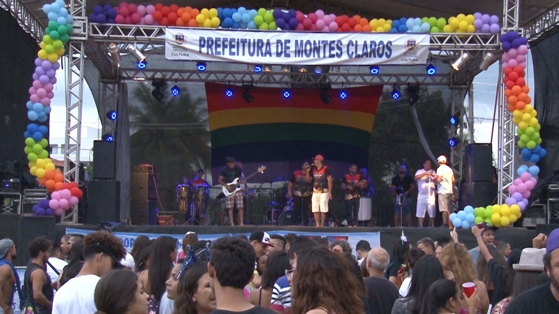 Parada LGBT agita Montes Claros