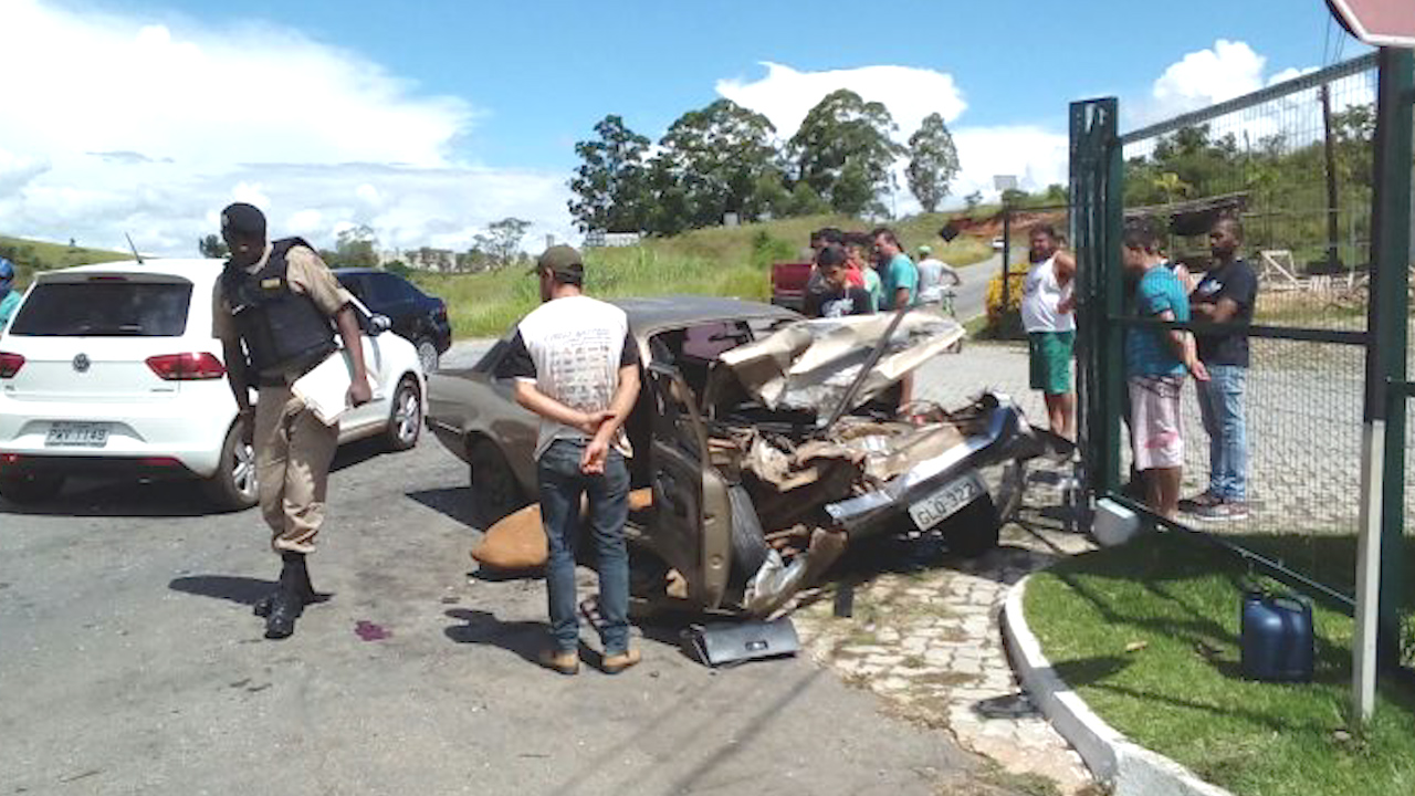 Acidente fatal: uma pessoa morreu e quatro ficaram feridos