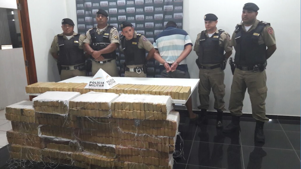 No porta-malas: meia tonelada de maconha é apreendida