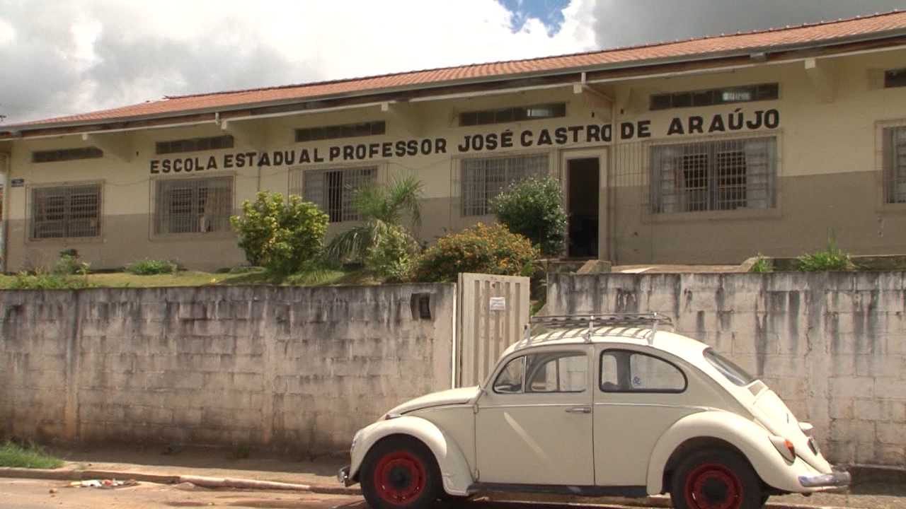 Revoltante: bandidos invadem escola e furtam eletrônicos