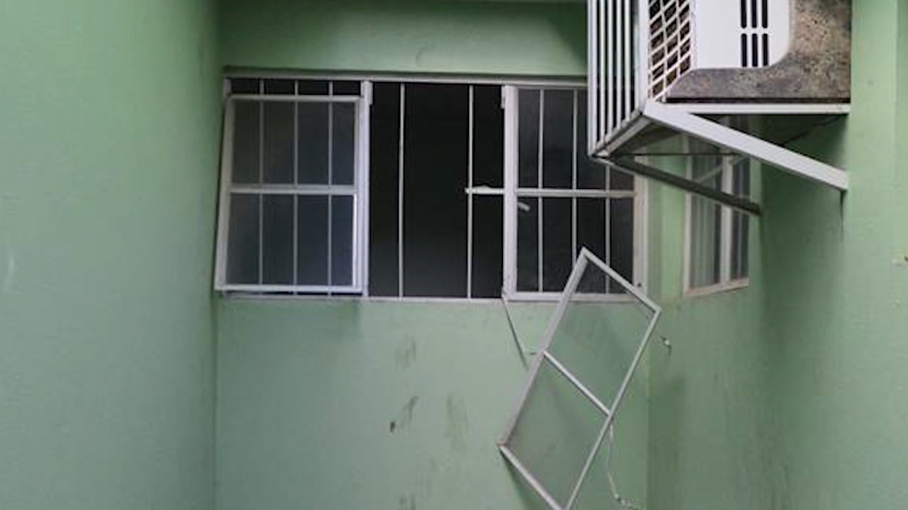 Revolta: adolescentes invadem posto de saúde e deixam prejuízos