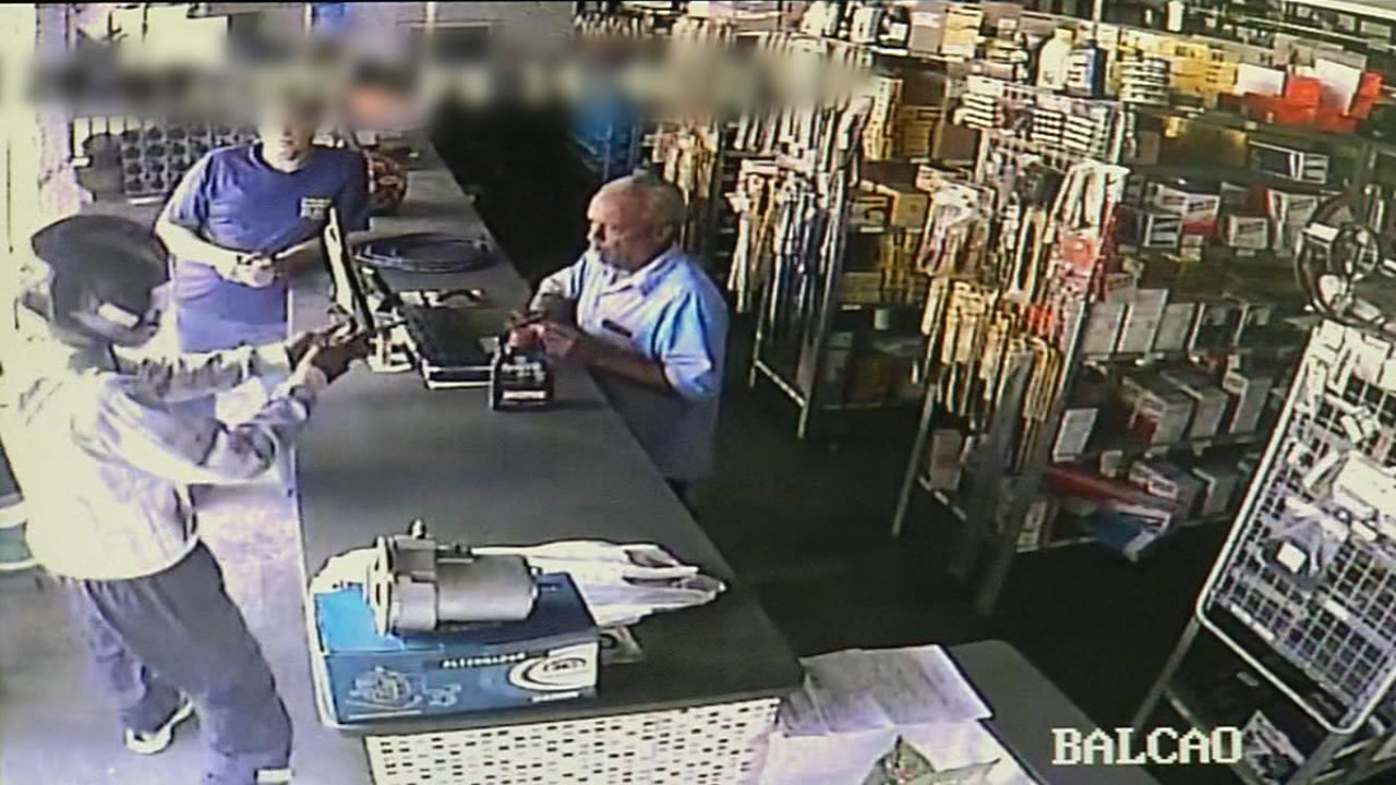 Arrastão: bandidos assaltam três lojas em sequência