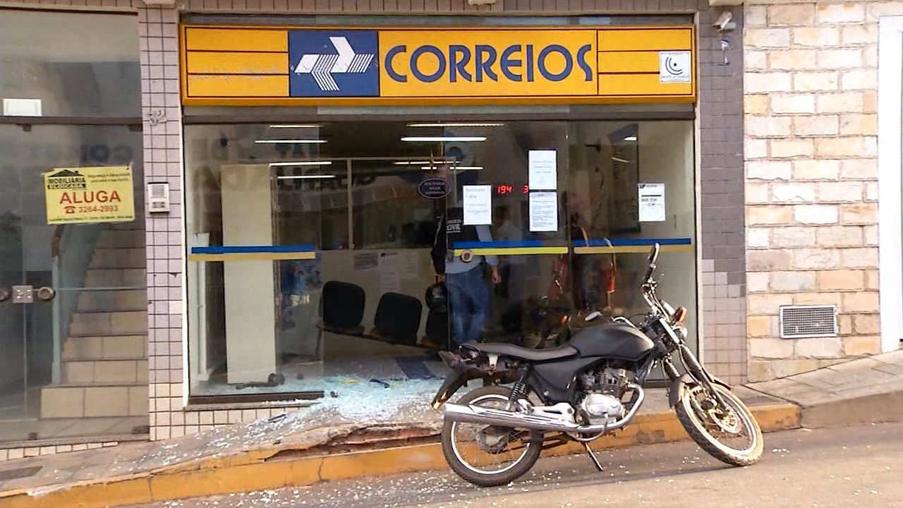 Dupla invade Correios e faz reféns