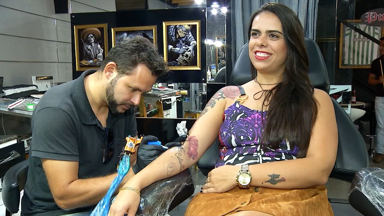 Para driblar a crise: estúdio de tatuagem oferece espaço diferenciado