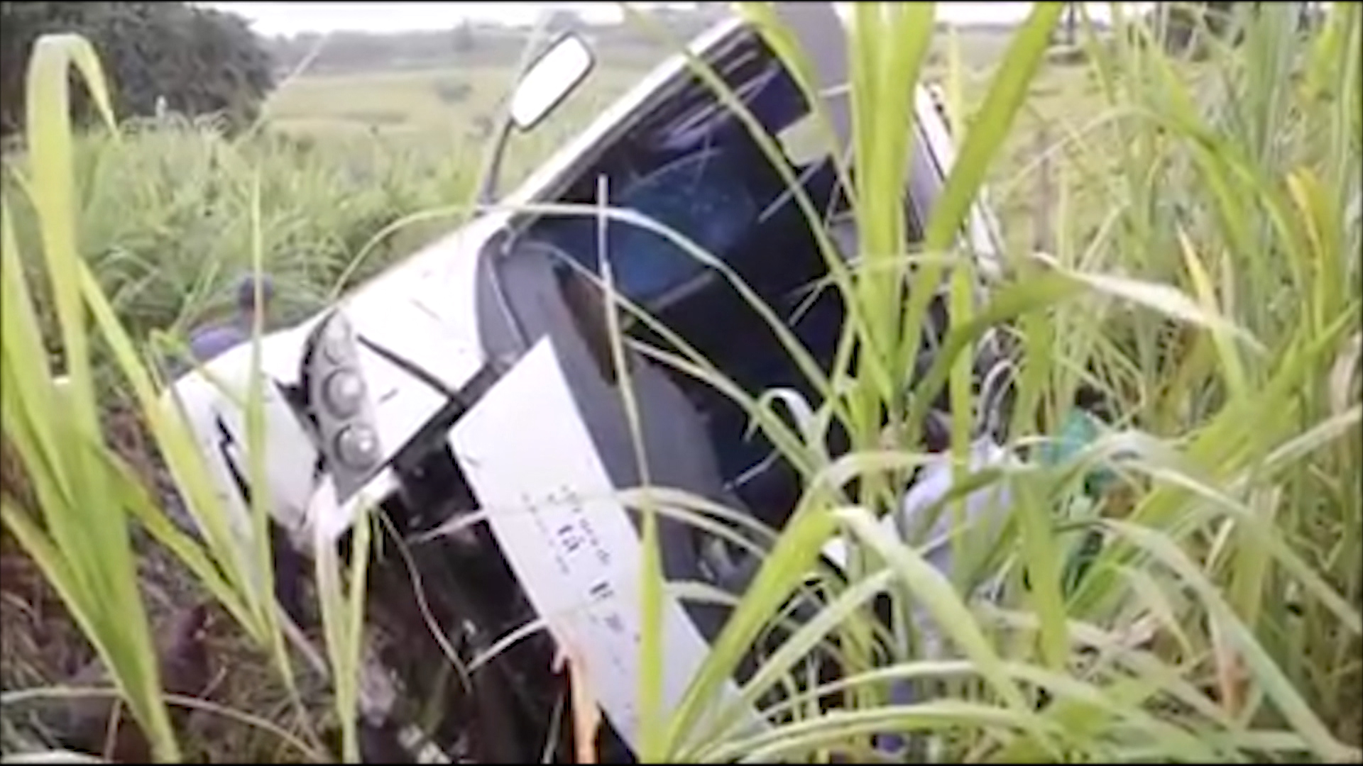MG-050: ônibus com pacientes de Pratápolis capota e deixa feridos