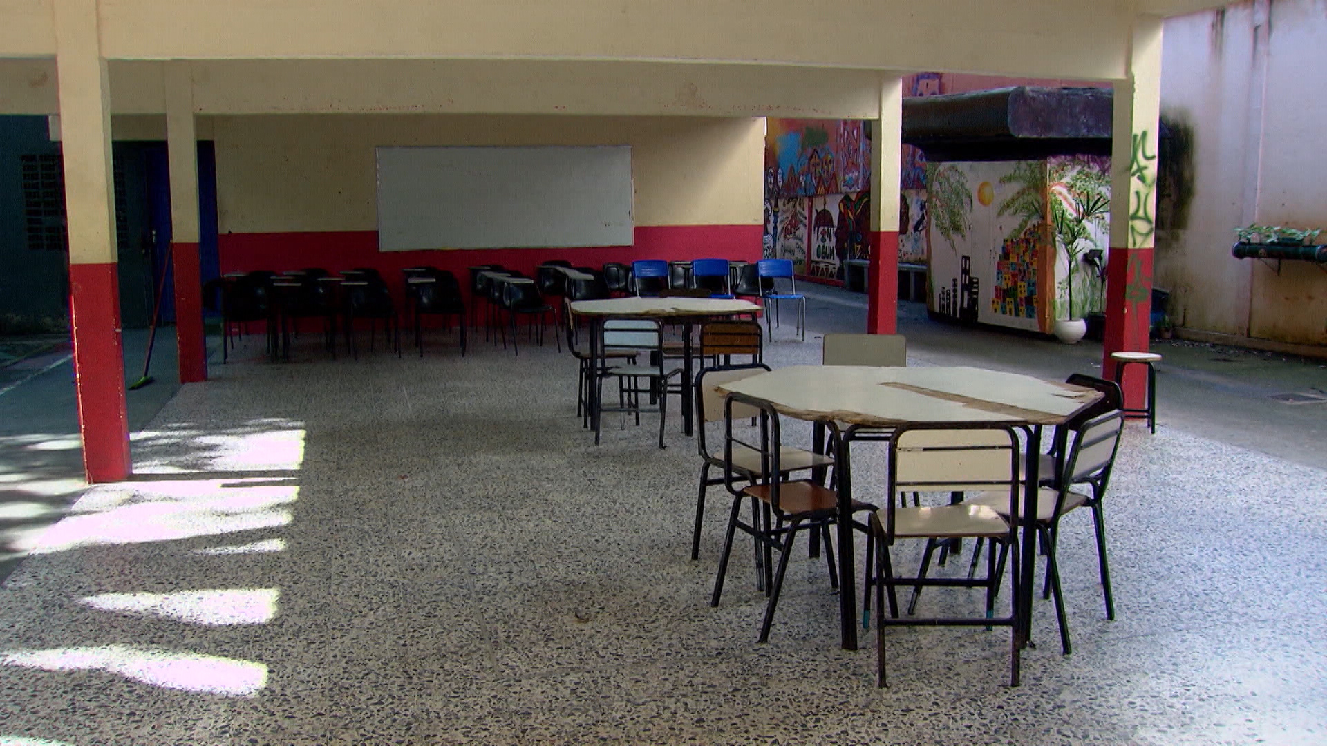 MG: crise financeira atrasa ano letivo