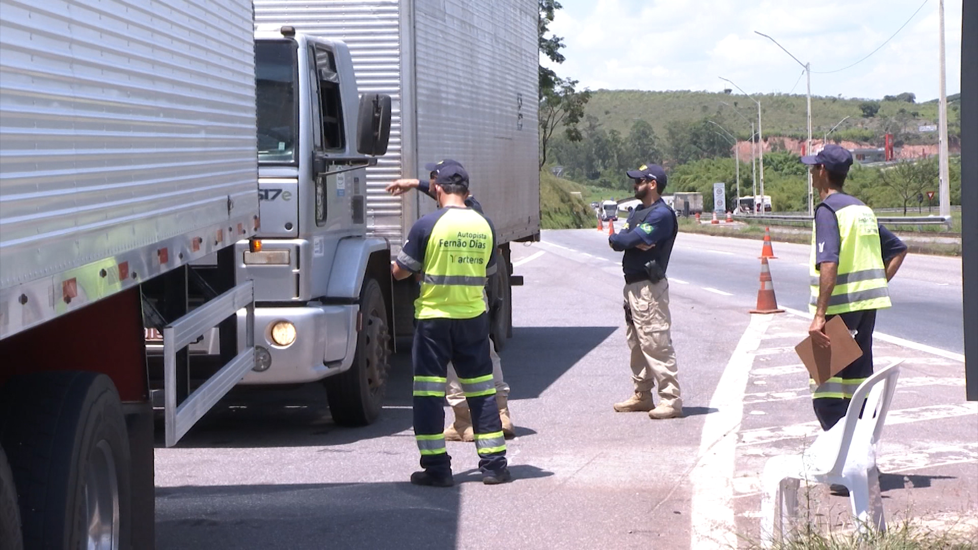 Panes mecânicas: PRF faz fiscalização para orientar motoristas