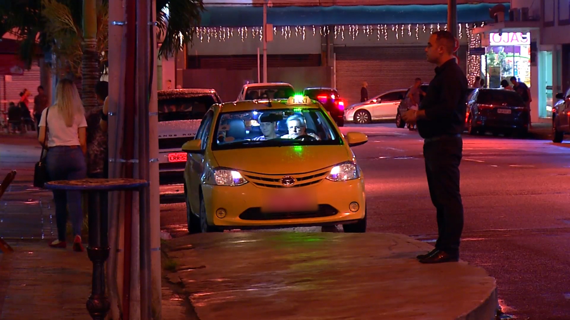 Táxi no cardápio: projeto divide opiniões