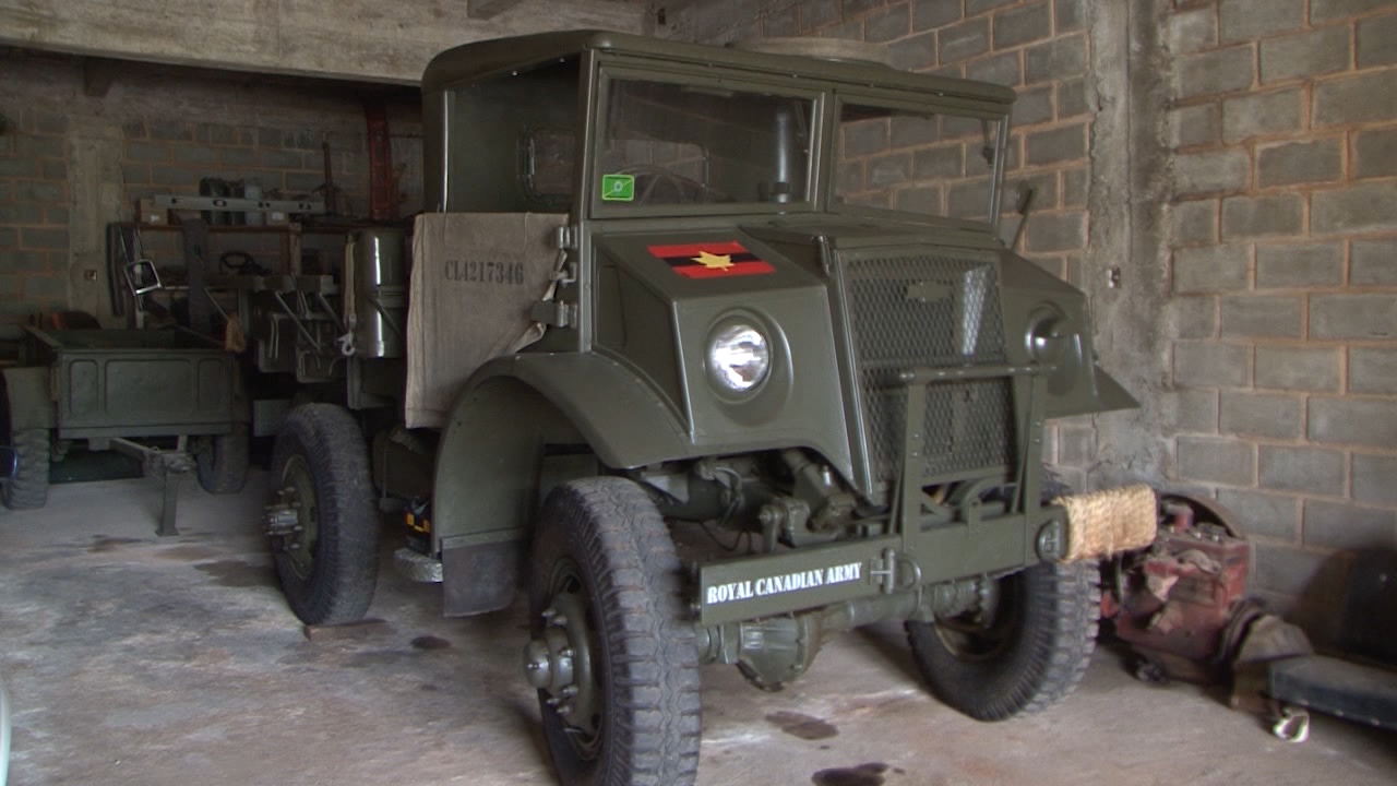 Paixão: família coleciona veículos de guerra