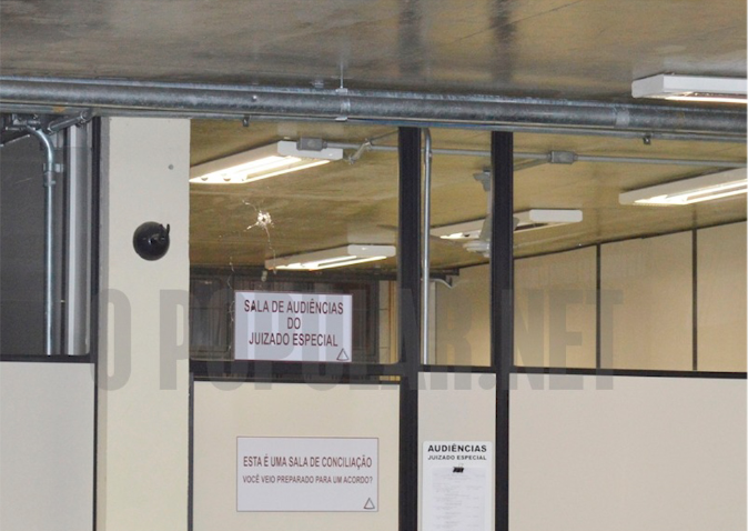 Retaliação: fachada de fórum é alvo de bandidos