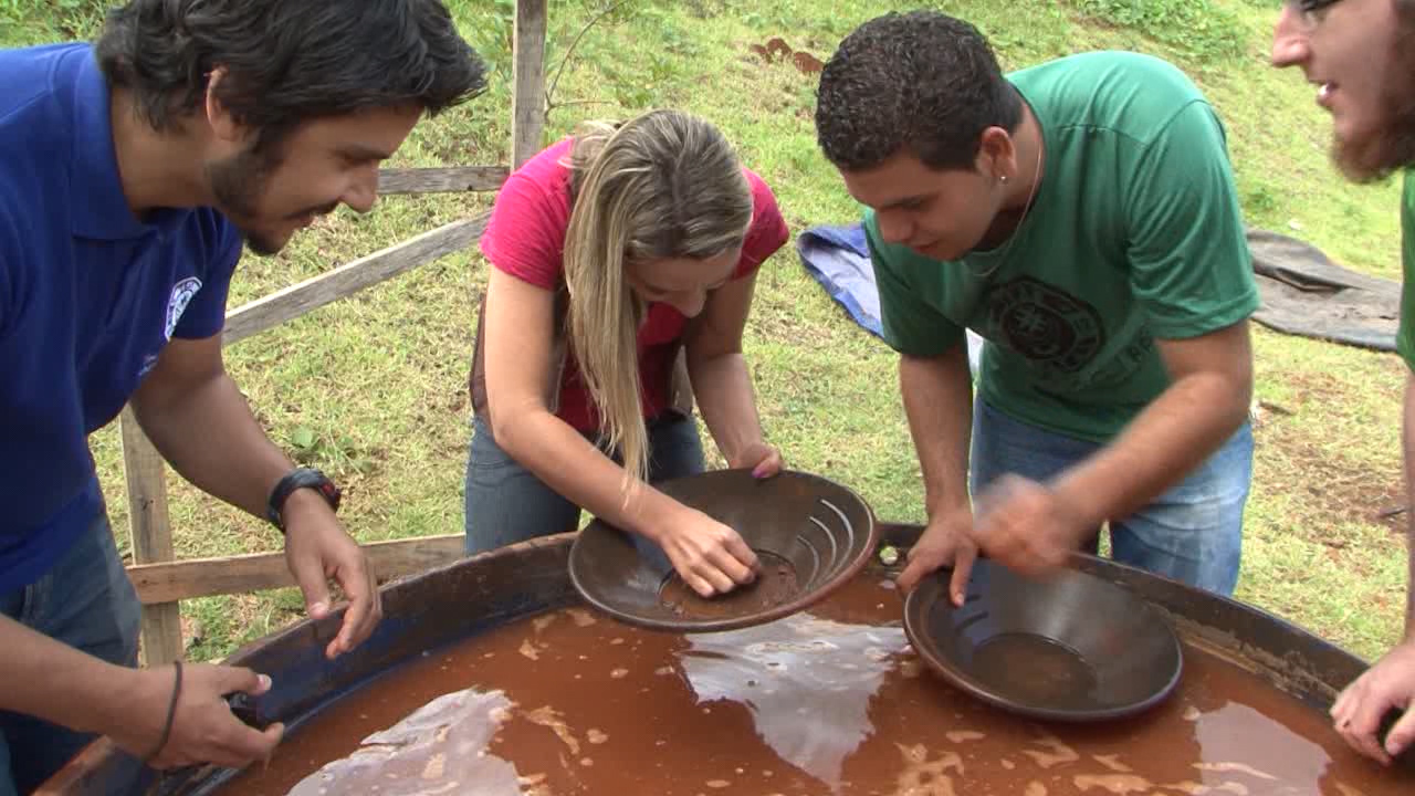 Alunos precisam de apoio para viajar para os Estados Unidos