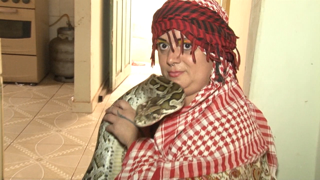 Drama: dançarina tem cobras apreendidas pelo Ibama