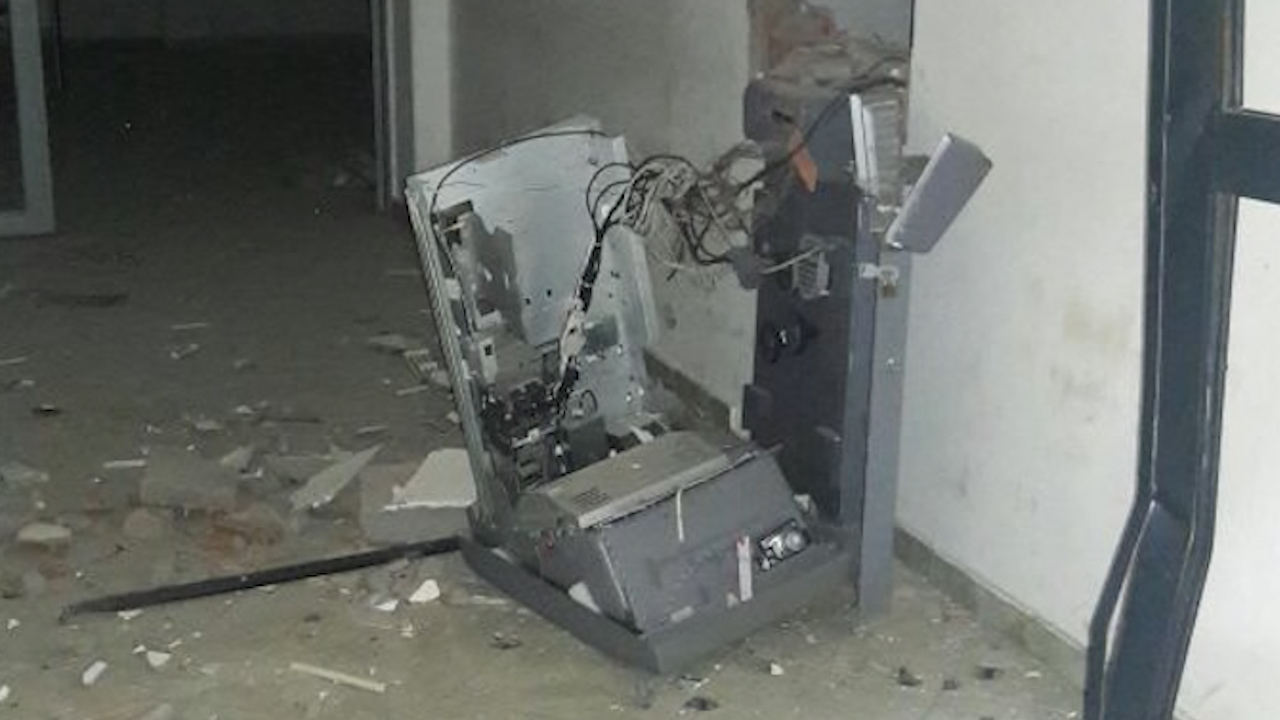 Mais um: bandidos estouram caixa, mas fogem sem dinheiro