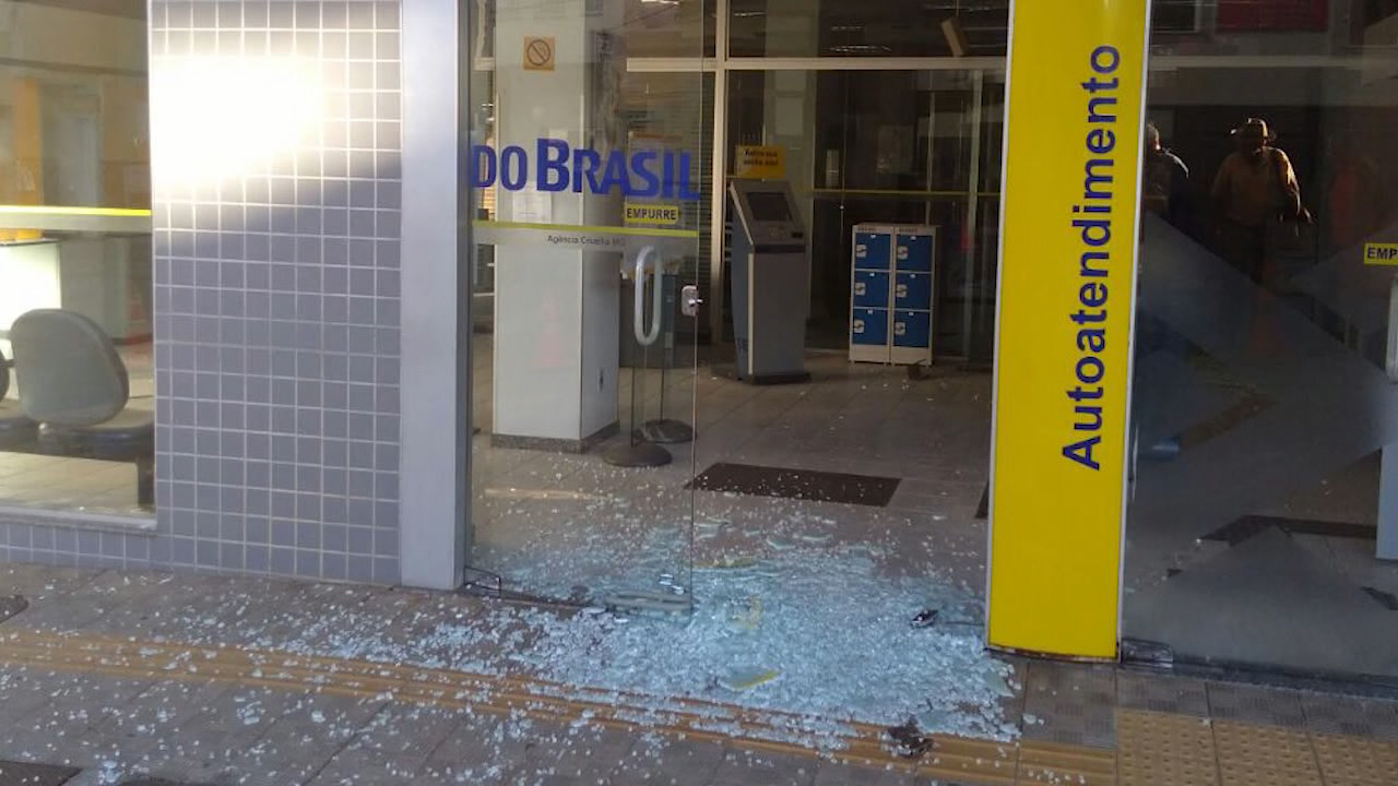 Prejuízo: bandidos estouram cofre e levam dinheiro
