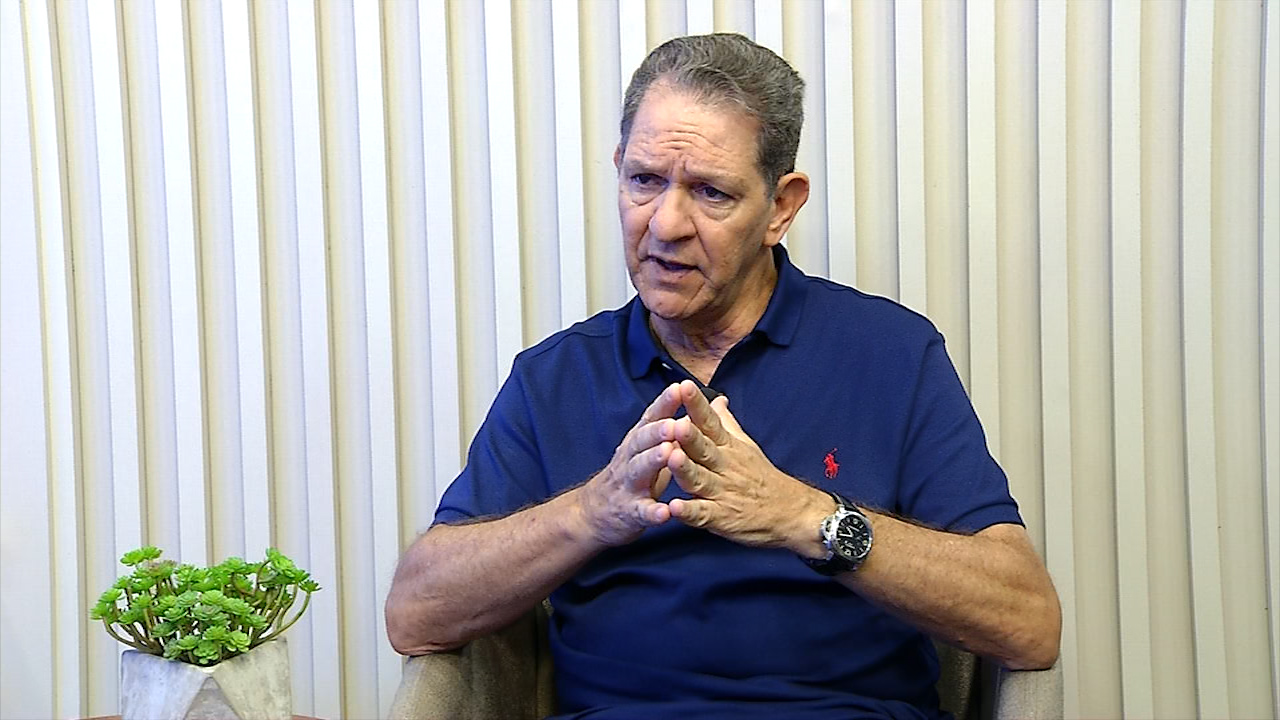 “De modo algum um juiz pode se intimidar por ações de políticos.”