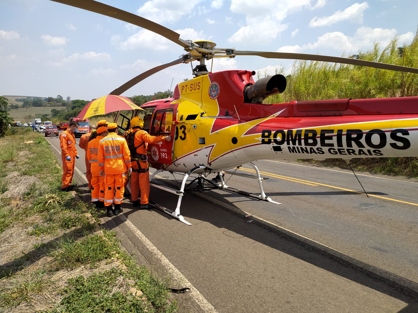 Acidente entre carro e caminhonete deixa 10 feridos em Guaranésia