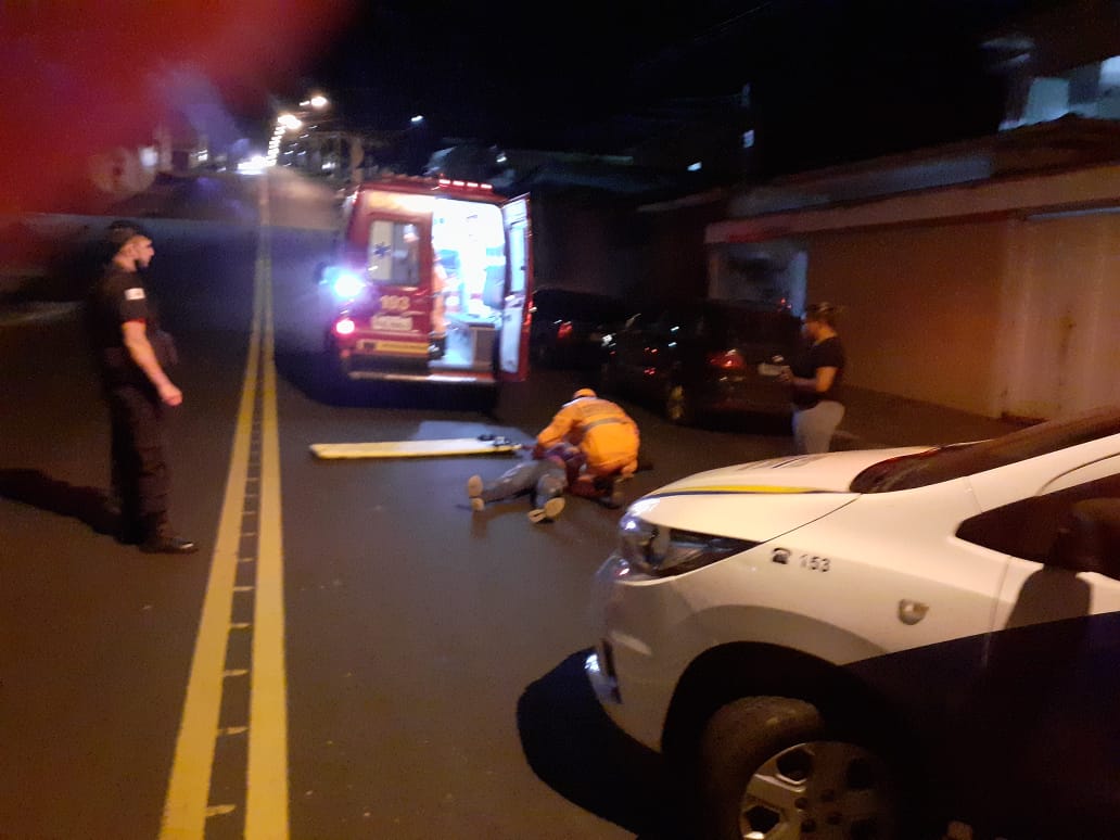 Mãe e filha caem da bicicleta e ficam feridas em Varginha