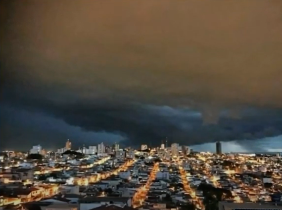 Varginha: temporal deixa casas e ruas alagadas