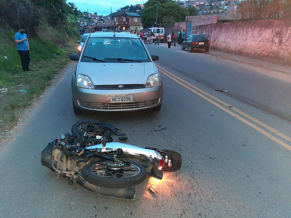 Juiz de Fora: mulher morre em acidente entre carro e moto no bairro Santo Antônio