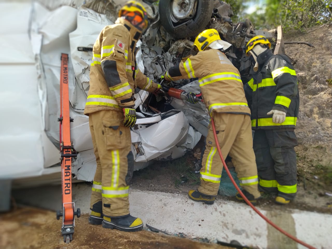 Acidente na BR-116 em Santa Cruz de Salinas: uma pessoa morreu e outra ficou ferida