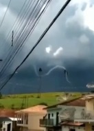 Fenômeno meteorológico parecido com tornado atingiu zona rural de Santa Rita de Caldas