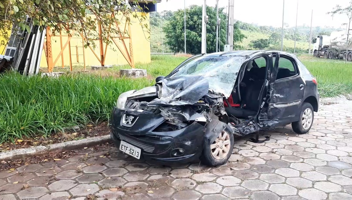 Fernão Dias: homem morre em acidente entre carro e carreta