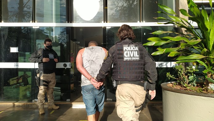 Operação em Três Pontas: 4 mandados foram cumpridos em casas e comércios e um homem foi preso