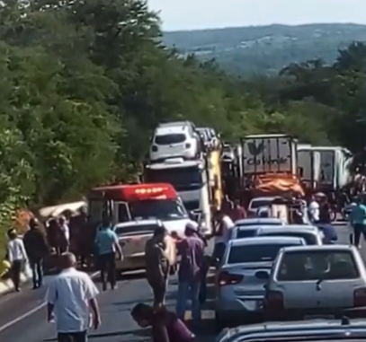 Francisco Sá: motorista fica ferido em batida na BR-251