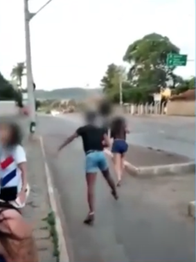 Confusão no Norte de Minas: vídeo mostra briga entre homem e mulher