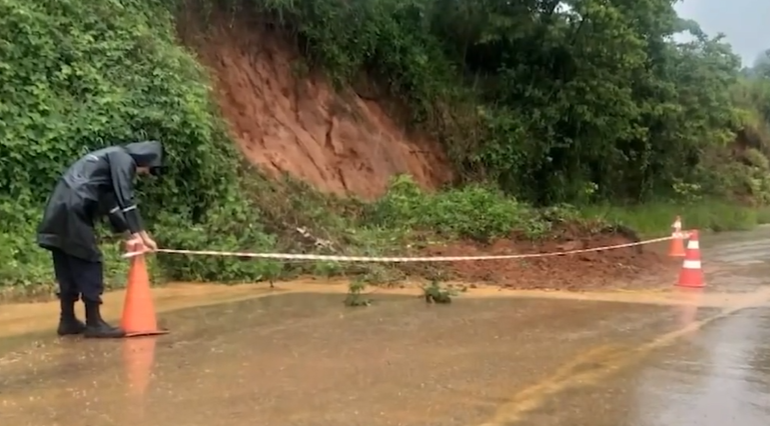 Chuva causou alagamentos e problemas para moradores e motoristas no Sul de Minas