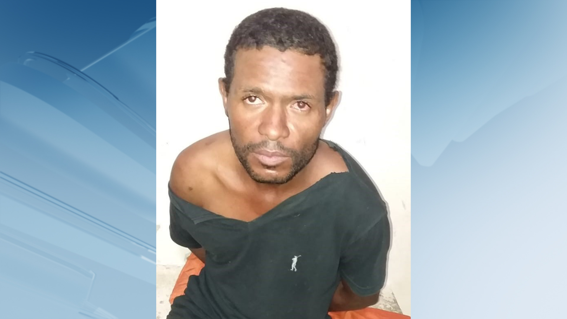 Homem é preso suspeito de agredir a companheira com uma faca em Varginha.