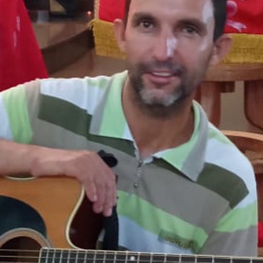 Músico da Banda CLM passa mal e morre durante transmissão de live pelas redes sociais.