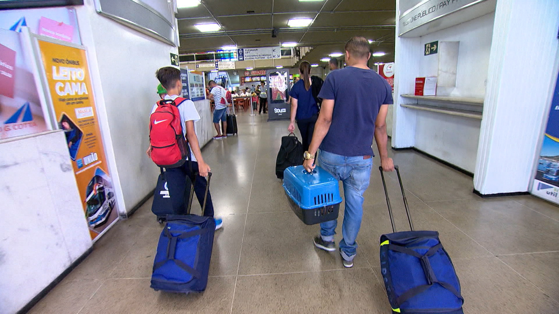 Viajar sozinho apenas após os 16 anos