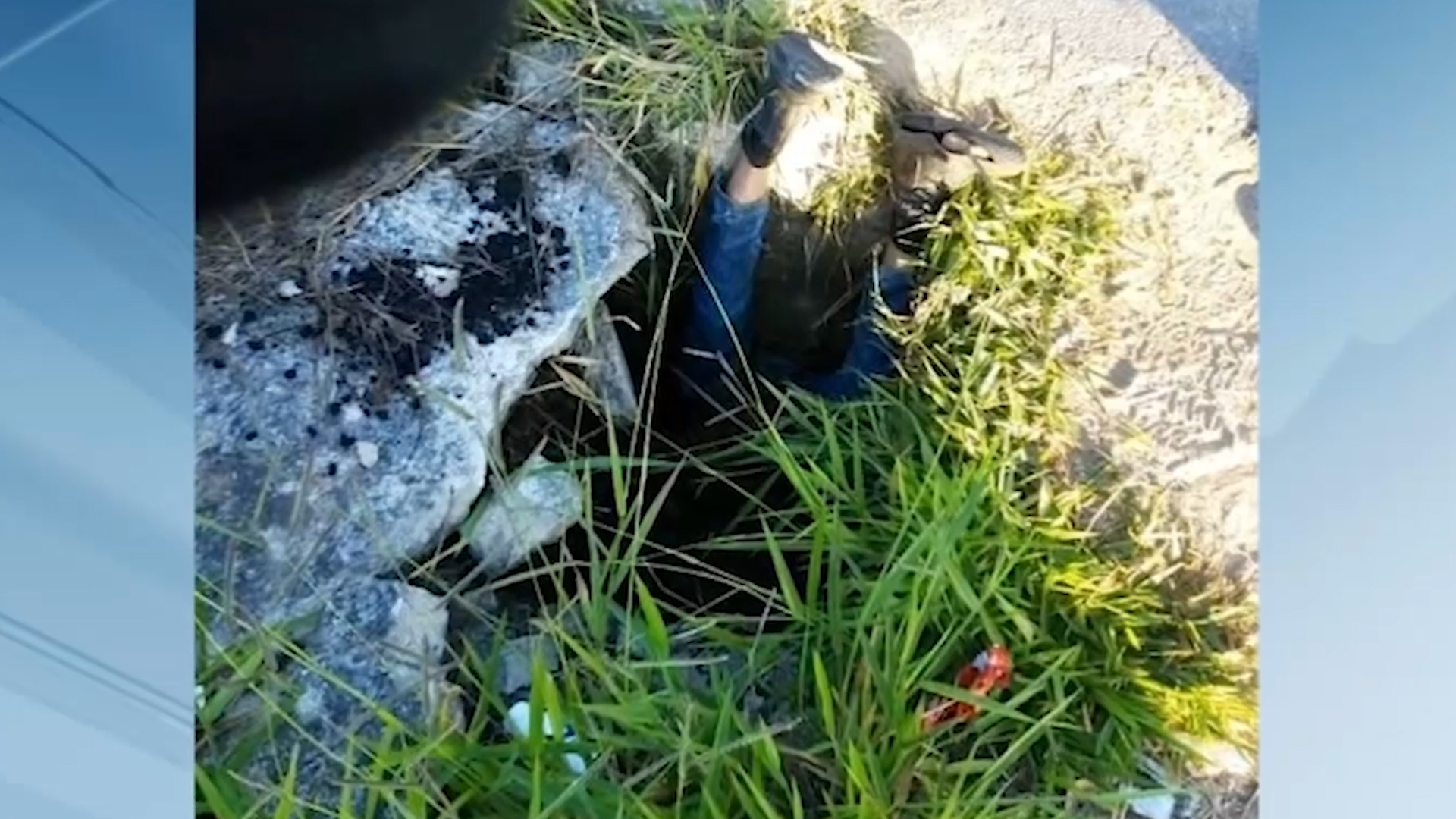 Idoso cai de cabeça pra baixo em bueiro no bairro Judith Cândido em Lavras no Sul de Minas.